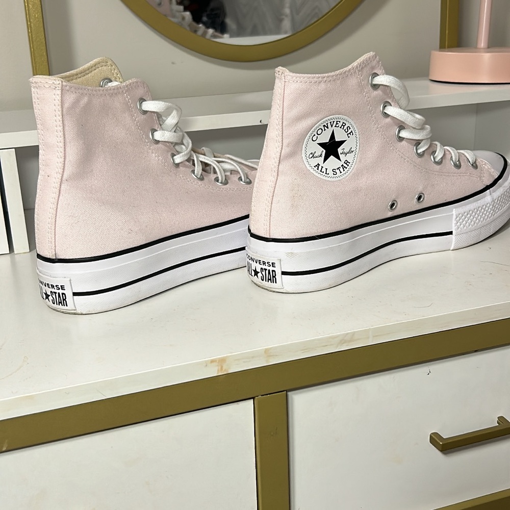 Women’s platform converse size 8 great condition